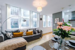 Cosy 2BR In City Center - With WiFi, Kitchen & Parking - Manchester - 2
