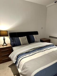 Cosy Waterfront Apartment - Leeds - 5