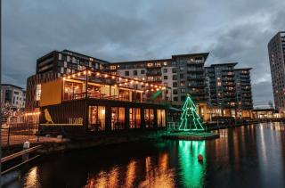 Cosy Waterfront Apartment - Leeds - 1