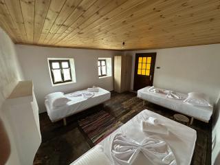 Mark Toma Guesthouse - - 8