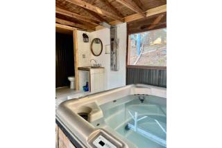 Greers Ferry Lakefront, Hot Tub, Bunk House - Fairfield Bay - 0
