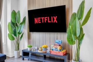 Chic Open-Concept 5 Beds Home by Airport and Highways - 9