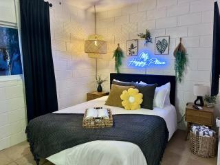 4 Min Walk to Beach and Restaurants - 9