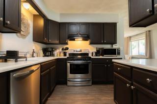 The Family Haven - 3BD 3BA Home in East Peoria - 5