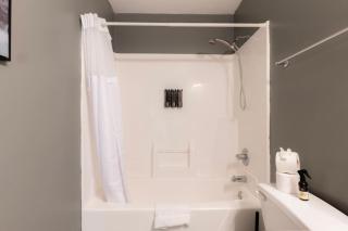 The Family Haven - 3BD 3BA Home in East Peoria - 1