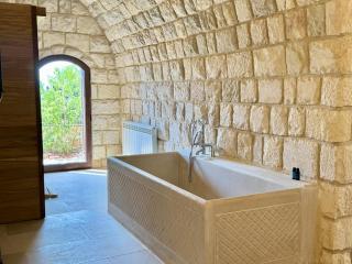 La Villa Maree 5BR, with Pool, Gym, Sauna, Wine Cave - - 2