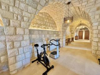 La Villa Maree 5BR, with Pool, Gym, Sauna, Wine Cave - - 1