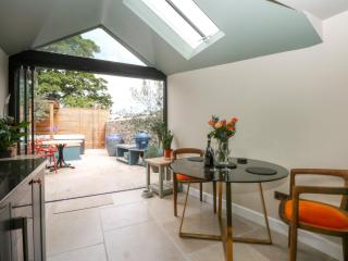 Hilltop Cottage - 3