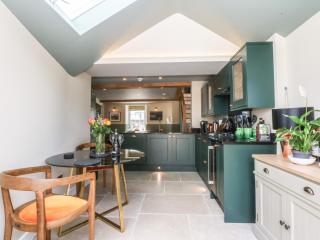 Hilltop Cottage - 1