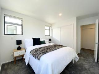 Salisbury Townhouse with Private Courtyard and Fibre WiFi - 4