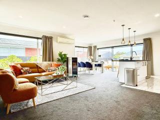 6 Guests Family Home 7 Minutes to Airport - 9