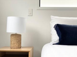 One bedroom townhouse on Salisbury 1000m fibre - 6