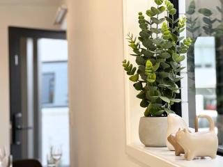 New 3 Storey luxe townhouse on quiet street - 7