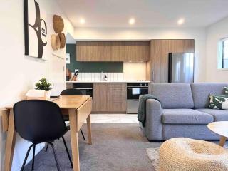 Awesome new townhouse with KING Bed on Armagh - 7