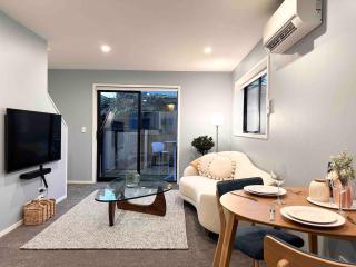 Little Cutie on Worcester Quiet Stylish - 5