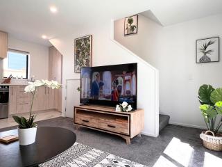 NEW Home Away from Home on Salisbury - 6