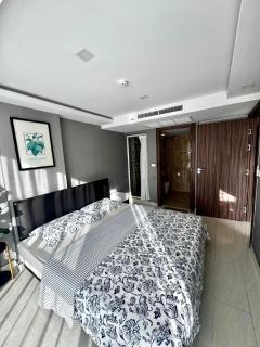 Grand Avenue Apartment - 1