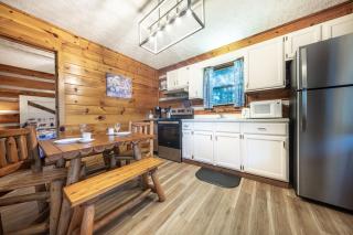 Dogwood's Smoky Mtn Cabin Hot Tub And Views - 3