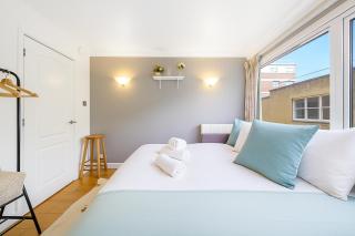 Oxford Circus 2BHK by KeyHol Holidays Let - 3