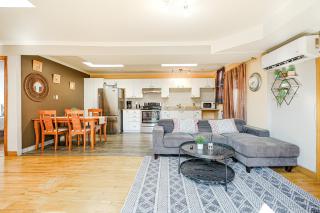 COZY 2 Bedroom - 3