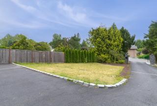 Garden Suite Two Bedroom with Hot Tub Sauna Outdoor kitchen and Game Room - 4