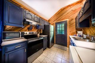 Lovers Getaway Hot Tub Mountain View - 2