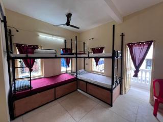 ROAMERS INN Backpackers Hostel - 7