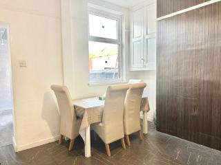 Blackpool Retreat - Free Parking, Near Beach & Zoo - Blackpool - 2