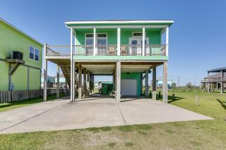 Walk to Shore Crystal Beach Coastal Home! - 9
