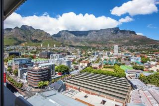 Table Mountain views Two Bed Apartment - Cape Town - 7