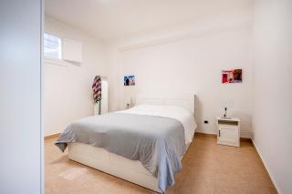 GuestHost - Nicola's Nest - 9