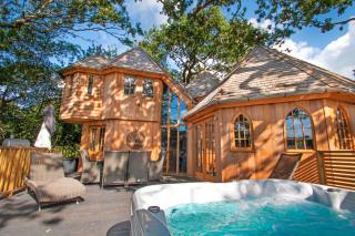 Silvertree House with Hot Tub Park Facilities - 0