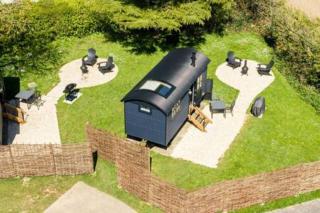 BaaNone Shepherds Hut - Wimborne Minster - 9