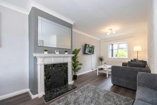 Bright and Modern 2 Bed Home w Garden in Liverpool - 3