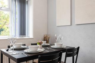 Bright and Modern 2 Bed Home w Garden in Liverpool - 0