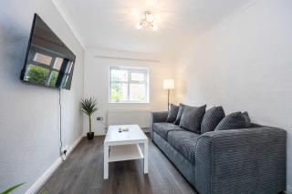 Bright and Modern 2 Bed Home w Garden in Liverpool - 1