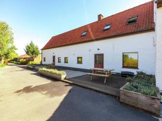Farmhouse with Fenced Garden - 9