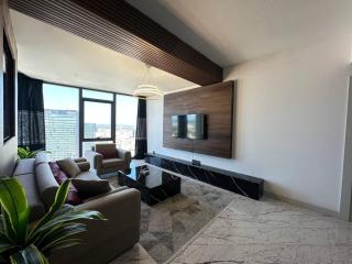 Stunning skyview luxury apt floor in high floor - 3