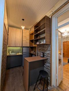 Authentic Old Tbilisi Apartment - Narikala & Shardeni - 6