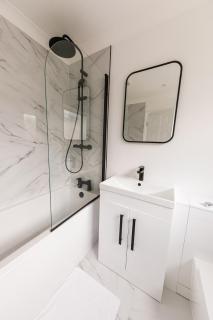 3BR Modern Stay - Wi-Fi & Parking - 9