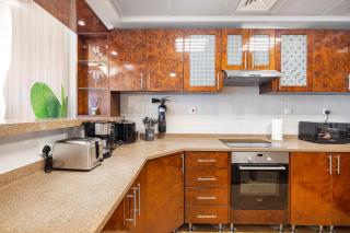 Elegant 3BR Lux Stay in the Heart of Dubai Marina - 6