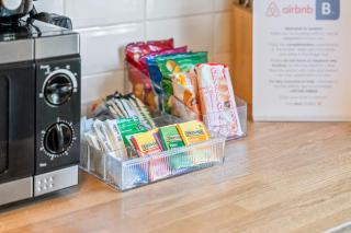 20 Percent Off- Cosy Flat w Netflix, Parking & Patio! near The London Bridge &The Shard-Genius Deals - Mobile Deals! - 3