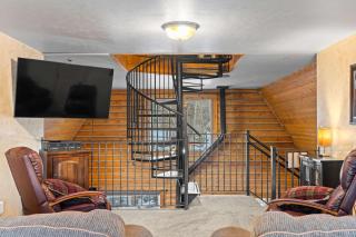 Evy's Family Ranch Cabin Secluded - 1