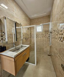 Modern and bright light room - - 6