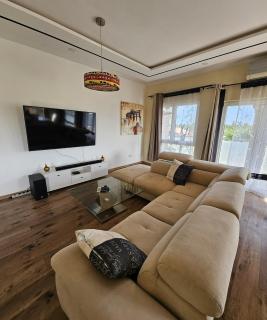 Modern and bright light room - - 5
