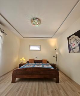 Modern and bright light room - 1