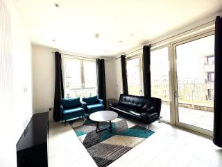 Three Bedroom Apartment Barking Riverside - London - Thamesmead - 4