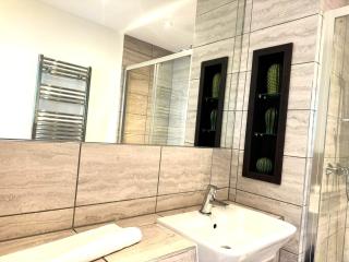 Three Bedroom Apartment Barking Riverside - London - Thamesmead - 3