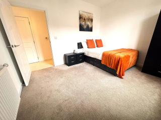 Three Bedroom Apartment Barking Riverside - London - Thamesmead - 5