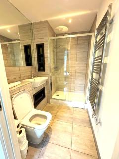 Three Bedroom Apartment Barking Riverside - London - Thamesmead - 8